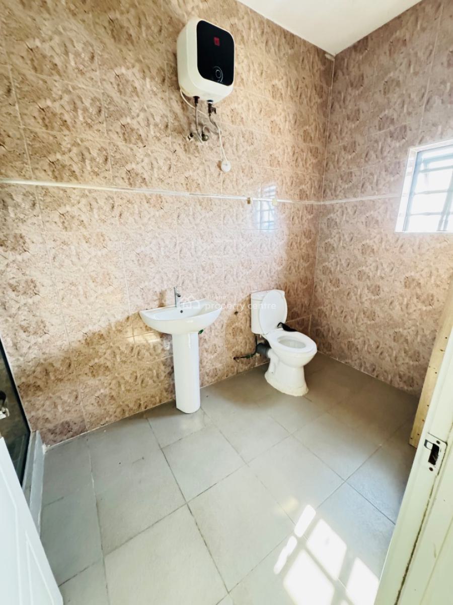 Spacious Master Bedroom (shared Apartment), Orchid Road, Lekki, Lagos, Self Contain (single Rooms) for Rent