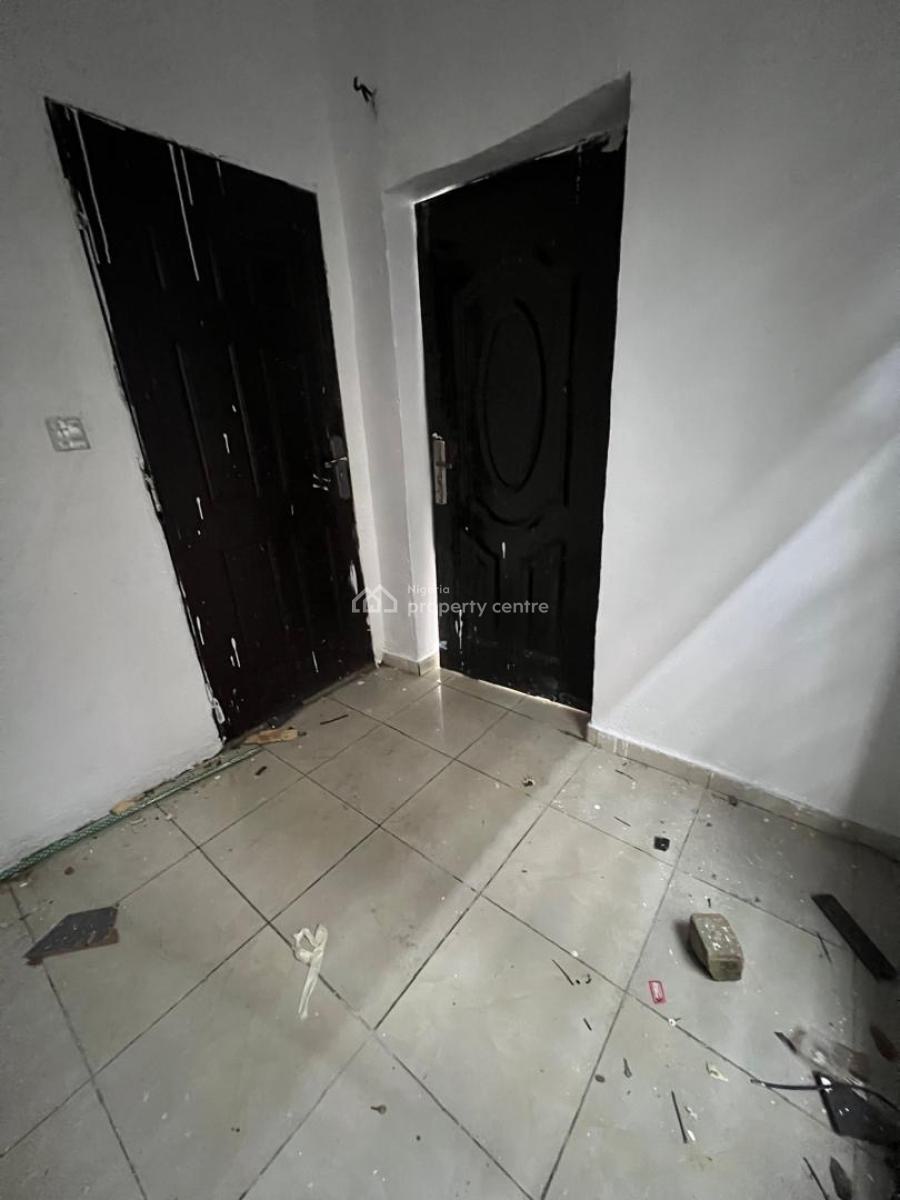Beautiful Boys Quarters in a Shared Apartment Available, Orchid Road, Lekki, Lagos, Self Contain (single Rooms) for Rent