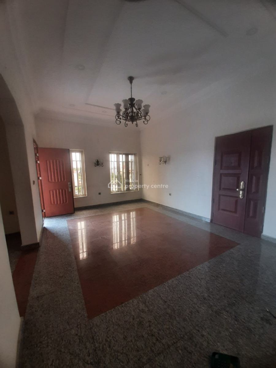 Serviced 3 Bedroom En-suite Flat with Fitted Kithen/pantry, Cooker, Ikoyi, Lagos, Flat / Apartment for Rent