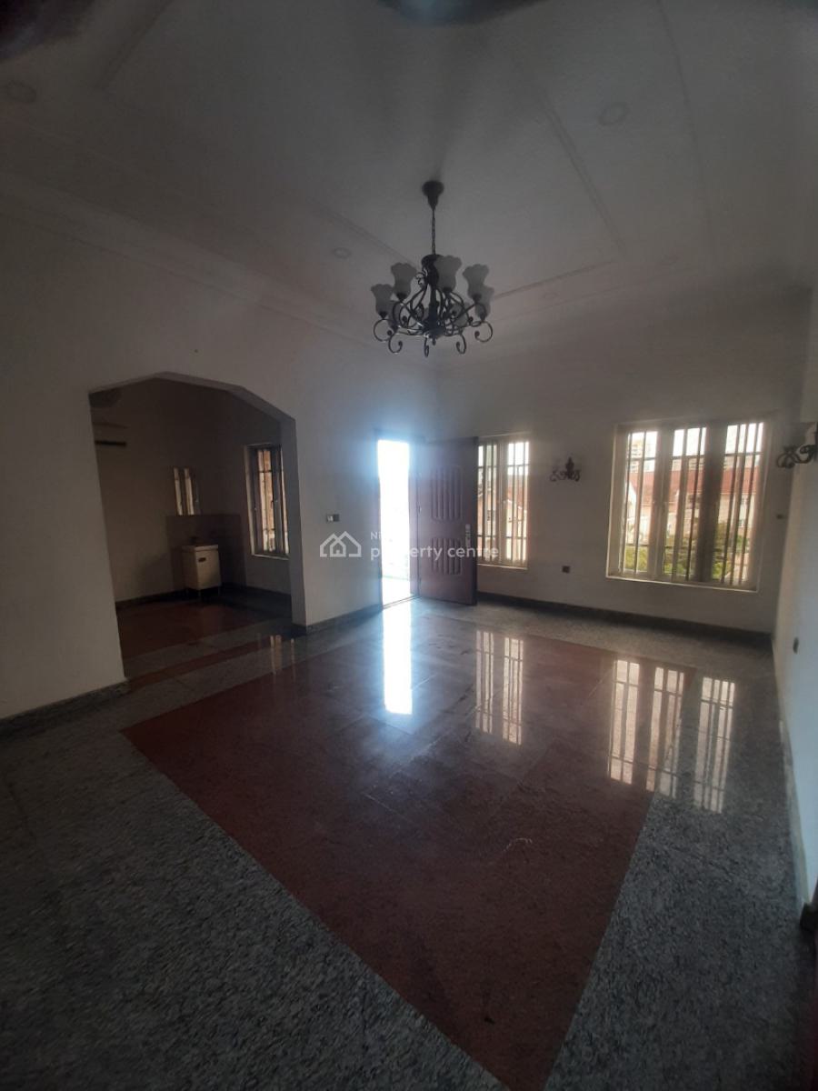 Serviced 3 Bedroom En-suite Flat with Fitted Kithen/pantry, Cooker, Ikoyi, Lagos, Flat / Apartment for Rent