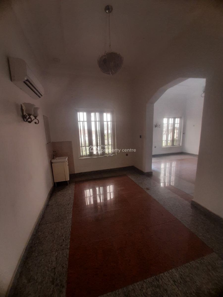 Serviced 3 Bedroom En-suite Flat with Fitted Kithen/pantry, Cooker, Ikoyi, Lagos, Flat / Apartment for Rent