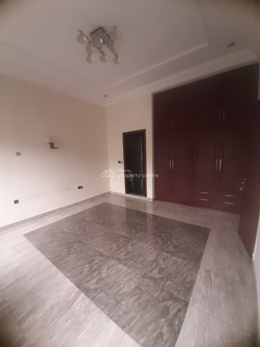Serviced 3 Bedroom En-suite Flat with Fitted Kithen/pantry, Cooker, Ikoyi, Lagos, Flat / Apartment for Rent