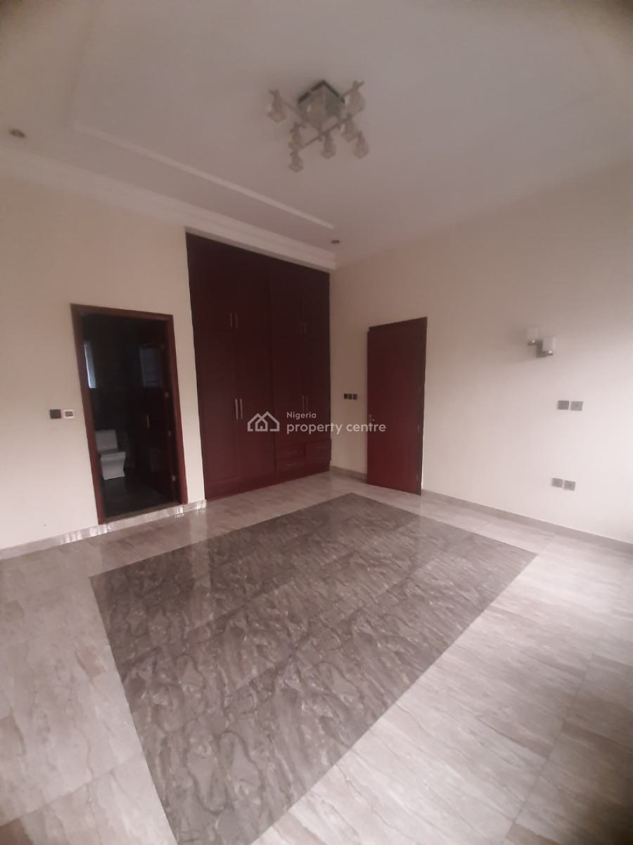 Serviced 3 Bedroom En-suite Flat with Fitted Kithen/pantry, Cooker, Ikoyi, Lagos, Flat / Apartment for Rent