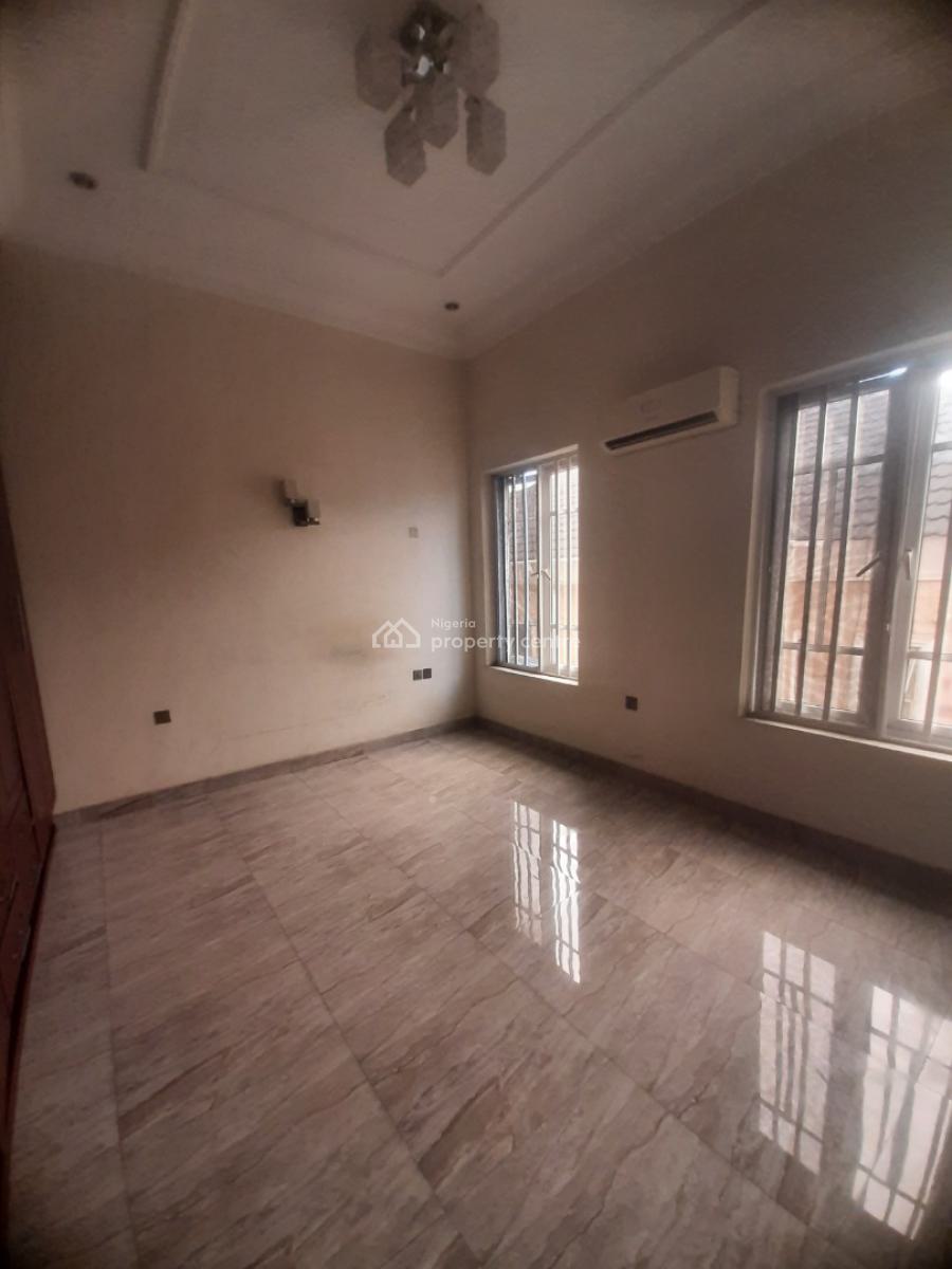 Serviced 3 Bedroom En-suite Flat with Fitted Kithen/pantry, Cooker, Ikoyi, Lagos, Flat / Apartment for Rent