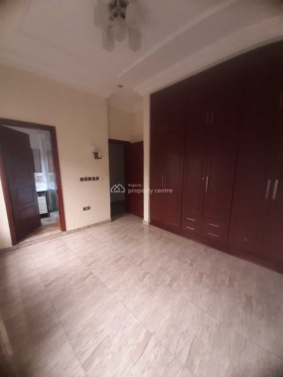 Serviced 3 Bedroom En-suite Flat with Fitted Kithen/pantry, Cooker, Ikoyi, Lagos, Flat / Apartment for Rent