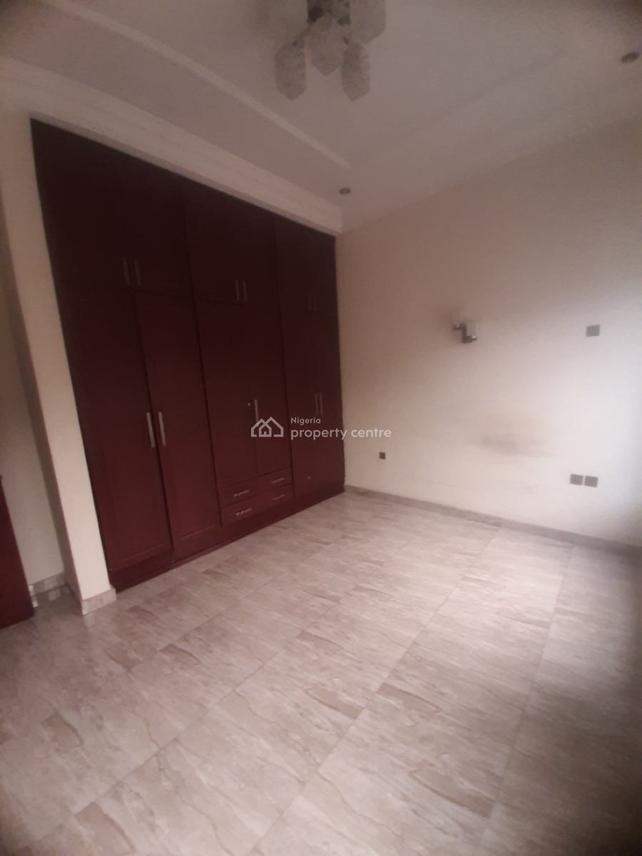 Serviced 3 Bedroom En-suite Flat with Fitted Kithen/pantry, Cooker, Ikoyi, Lagos, Flat / Apartment for Rent