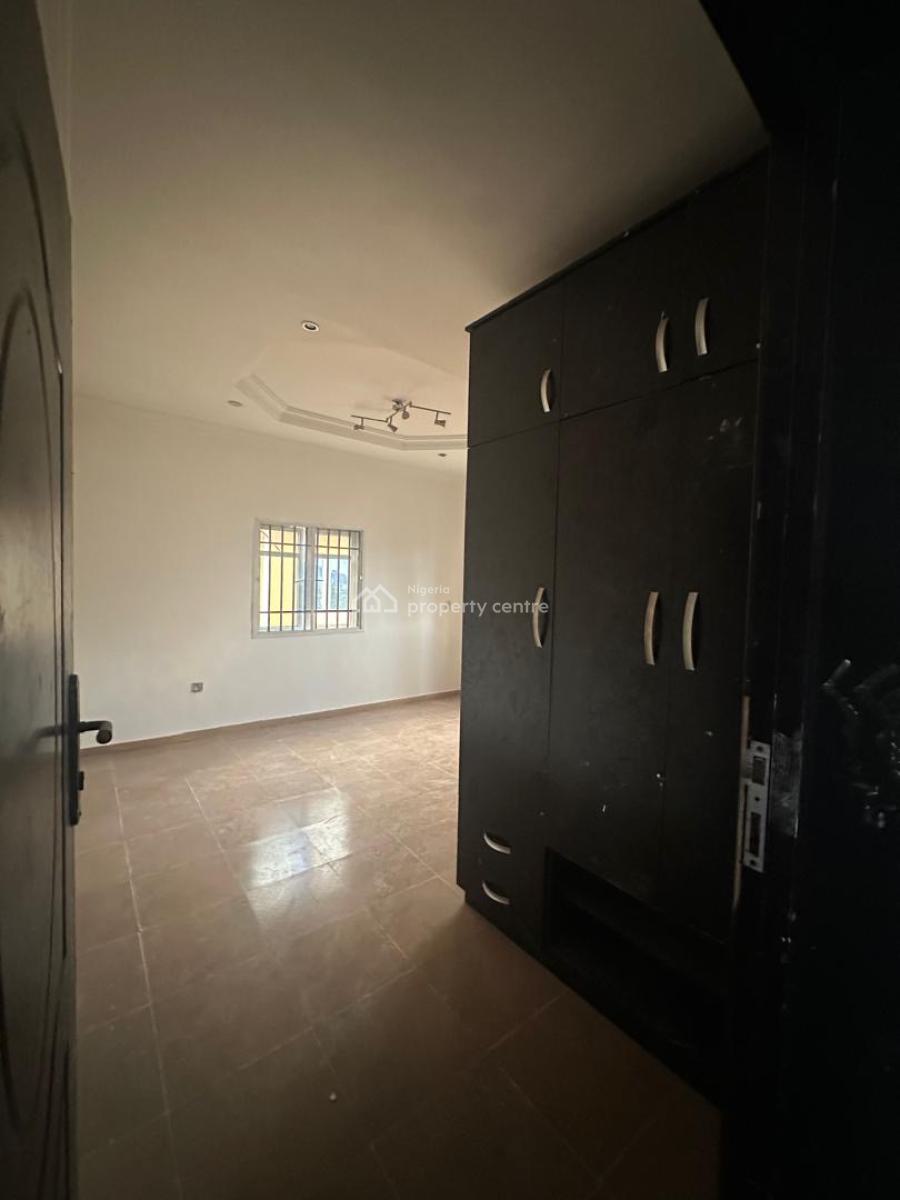 Well Maintained 3 Bedroom Flat, Gbagada, Lagos, Flat / Apartment for Rent