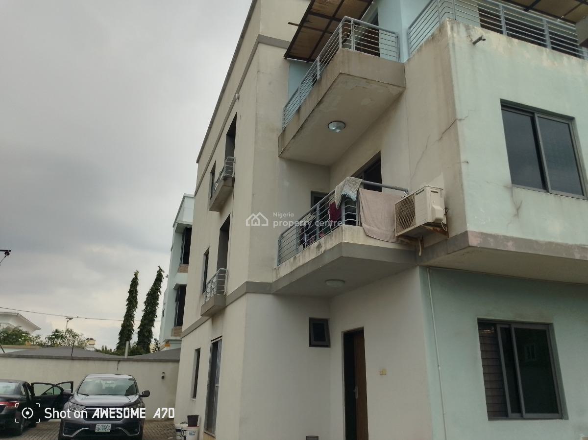 Spacious 3 Bedroom Flat with Bq Upstairs, Admiralty, Lekki Phase 1, Lekki, Lagos, Flat / Apartment for Rent