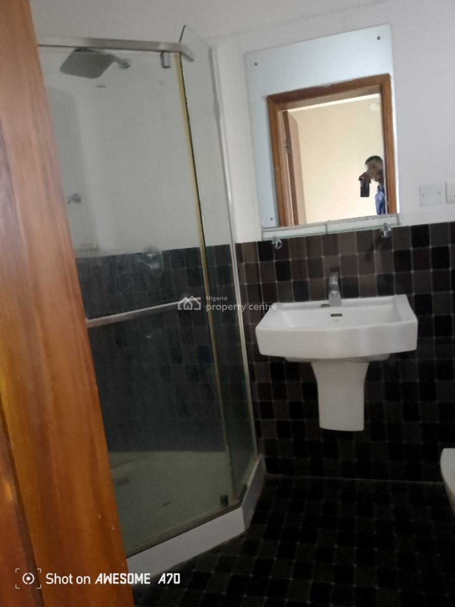 Spacious 3 Bedroom Flat with Bq Upstairs, Admiralty, Lekki Phase 1, Lekki, Lagos, Flat / Apartment for Rent