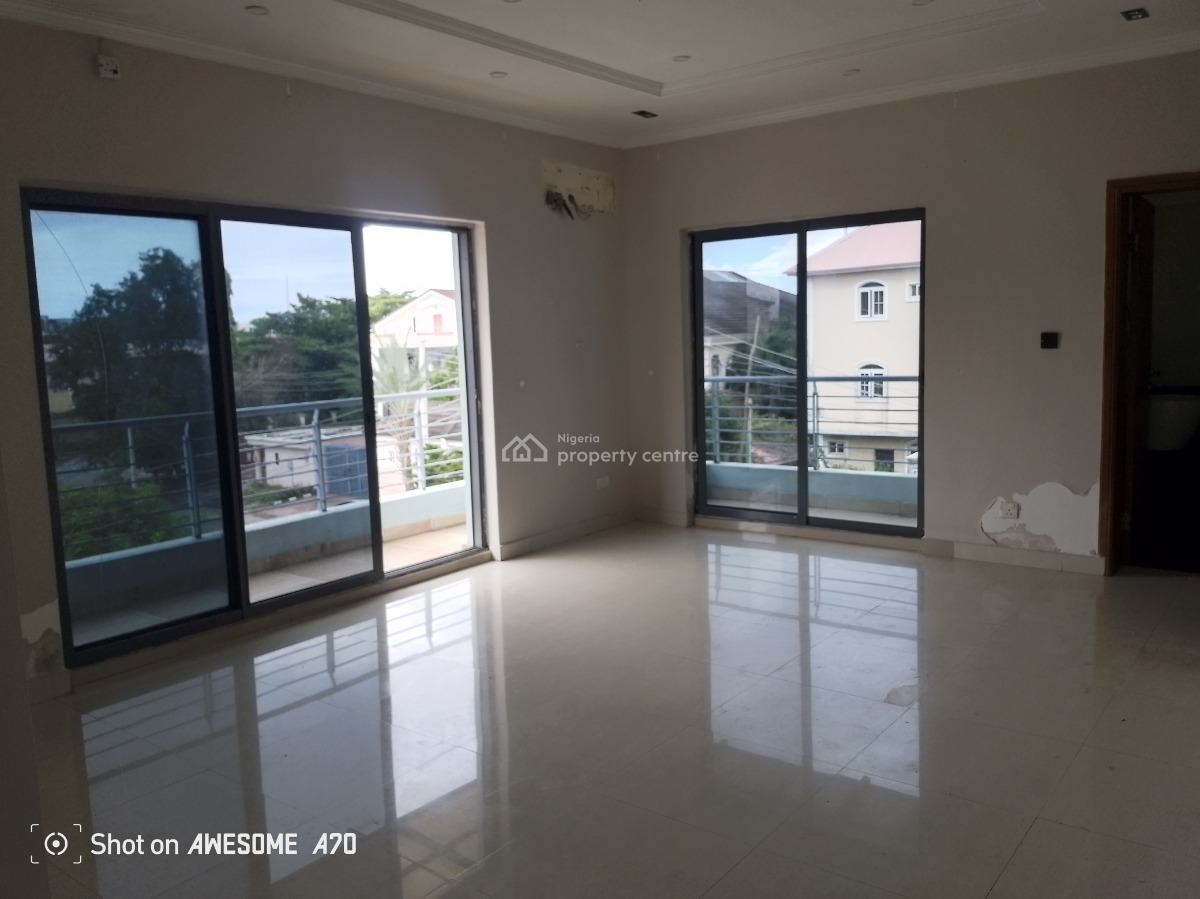 Spacious 3 Bedroom Flat with Bq Upstairs, Admiralty, Lekki Phase 1, Lekki, Lagos, Flat / Apartment for Rent