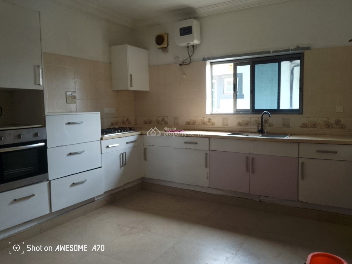 Spacious 3 Bedroom Flat with Bq Upstairs, Admiralty, Lekki Phase 1, Lekki, Lagos, Flat / Apartment for Rent