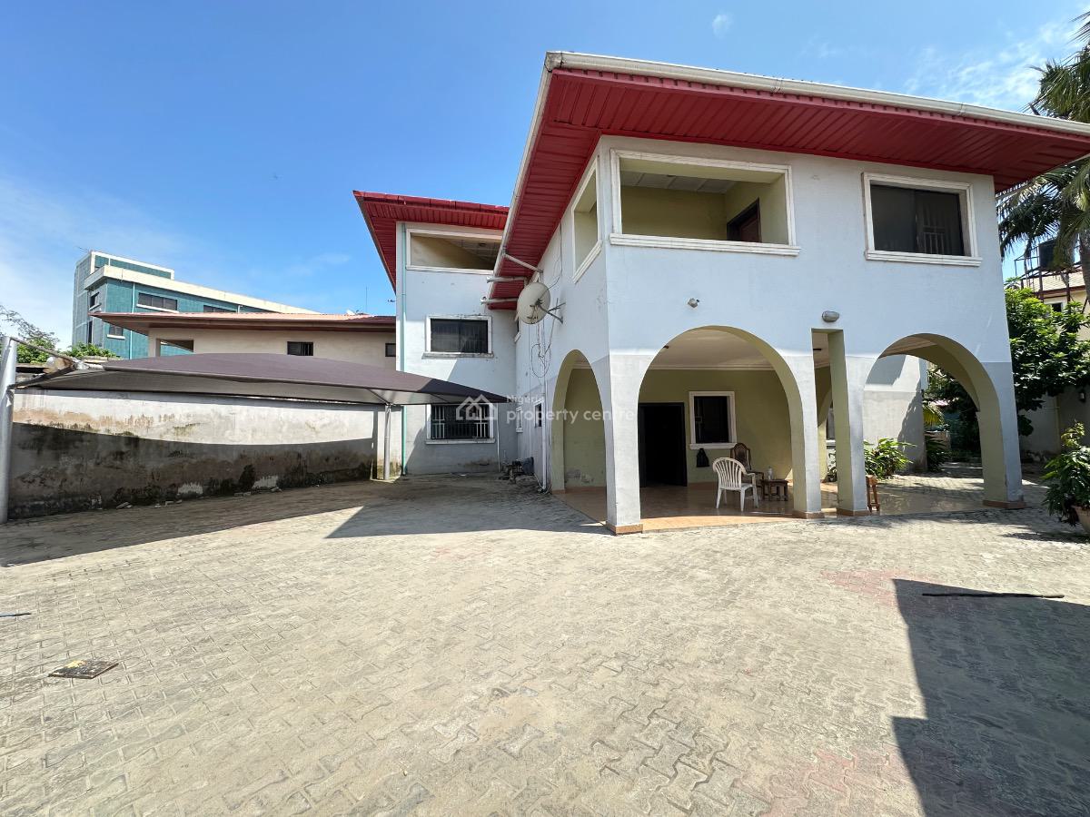 Well Located 6 Bedroom Semi-detached Duplex with Two (2) Bq & Pool, Igbo- Efon, Lekki, Lagos, Semi-detached Duplex for Sale