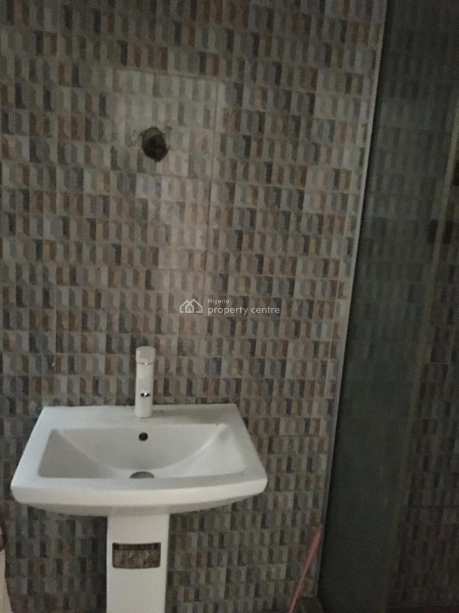 Well Maintained 2 Bedroom Flat, Agungi, Lekki, Lagos, Flat / Apartment for Rent