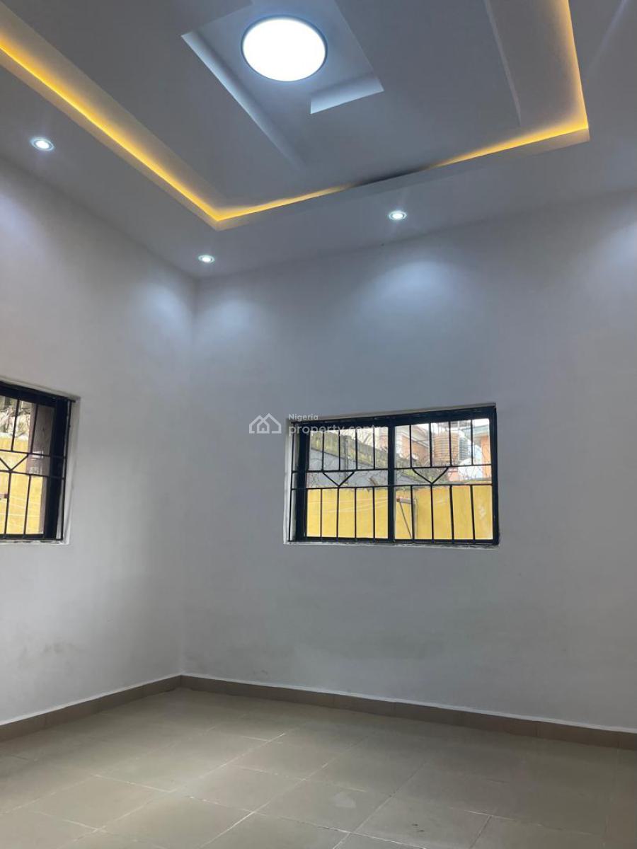 Nice 3 Bedrooms Apartment, Yaba, Lagos, Flat / Apartment for Rent