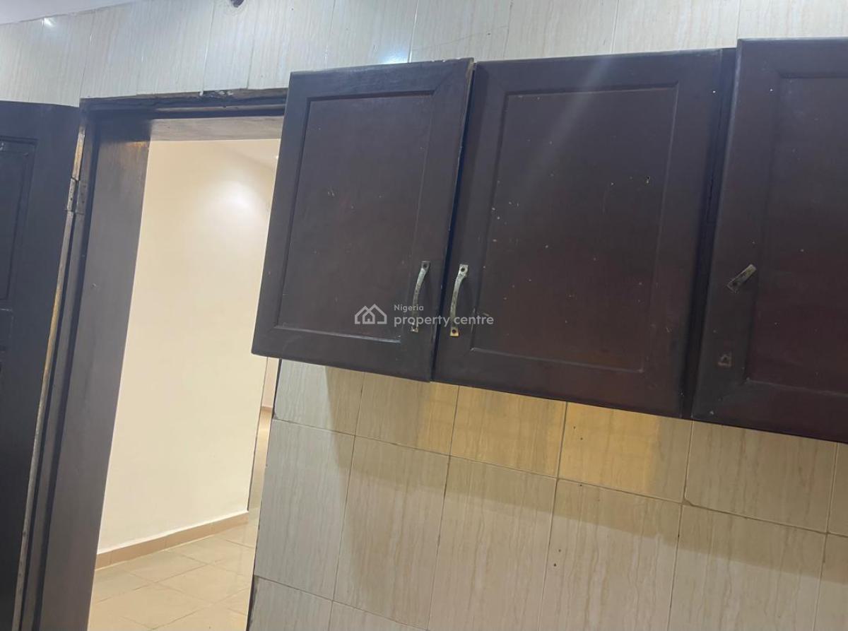 Nice 3 Bedrooms Apartment, Yaba, Lagos, Flat / Apartment for Rent