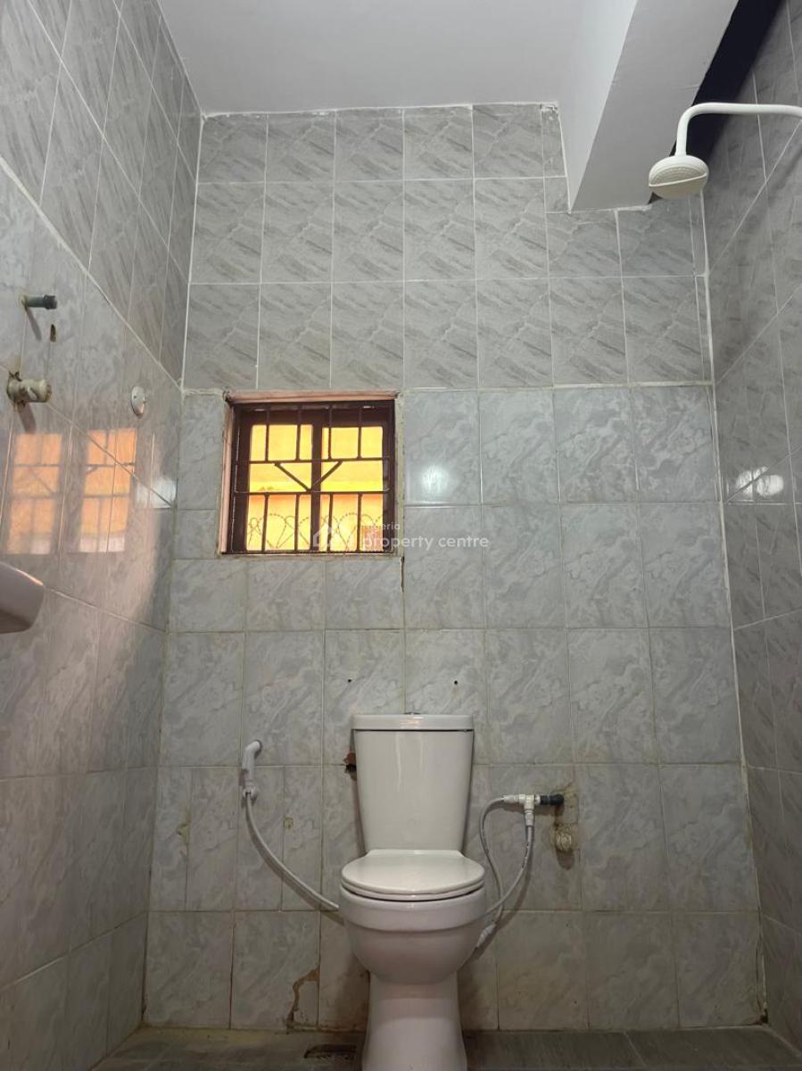 Nice 3 Bedrooms Apartment, Yaba, Lagos, Flat / Apartment for Rent