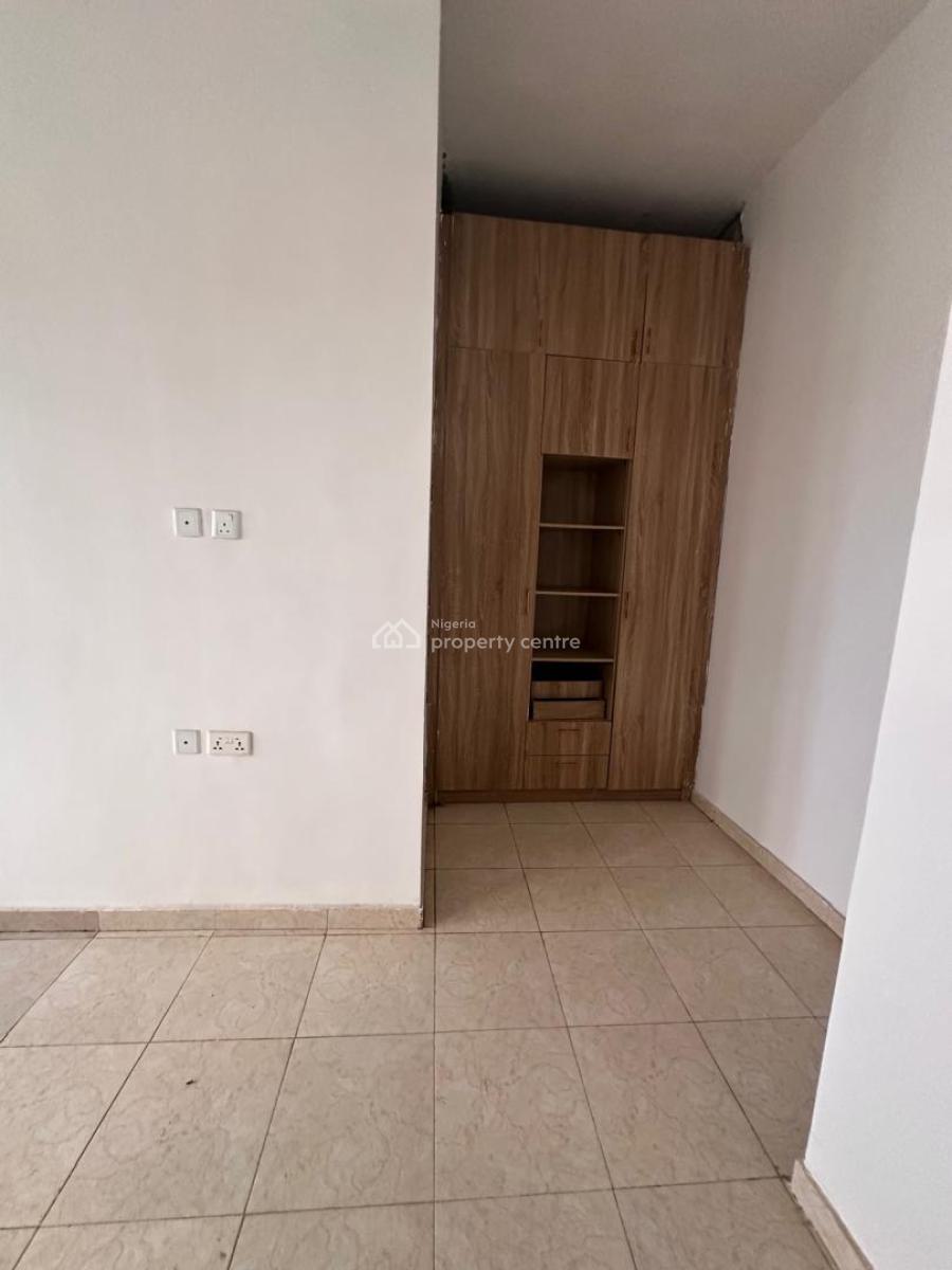 Spacious 2 Bedroom Apartment in a Good Compound, Agungi, Lekki, Lagos, Flat / Apartment for Rent