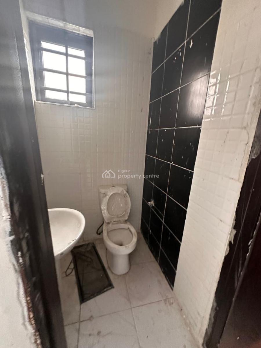 Spacious 2 Bedroom Apartment in a Good Compound, Agungi, Lekki, Lagos, Flat / Apartment for Rent