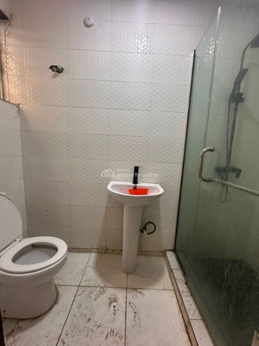 Spacious 2 Bedroom Apartment in a Good Compound, Agungi, Lekki, Lagos, Flat / Apartment for Rent