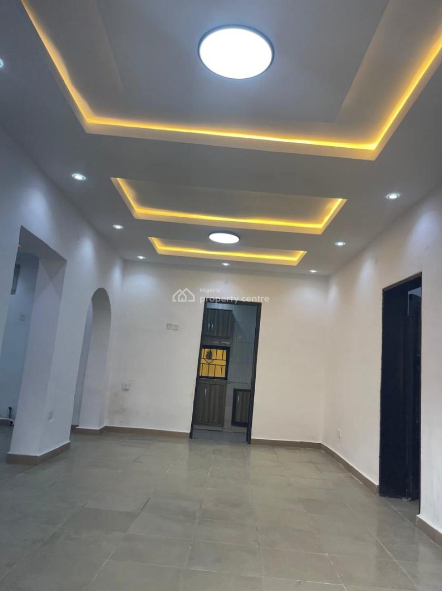 Nicely Renovated 3 Bedrooms Flat, Akoka, Yaba, Lagos, Flat / Apartment for Rent