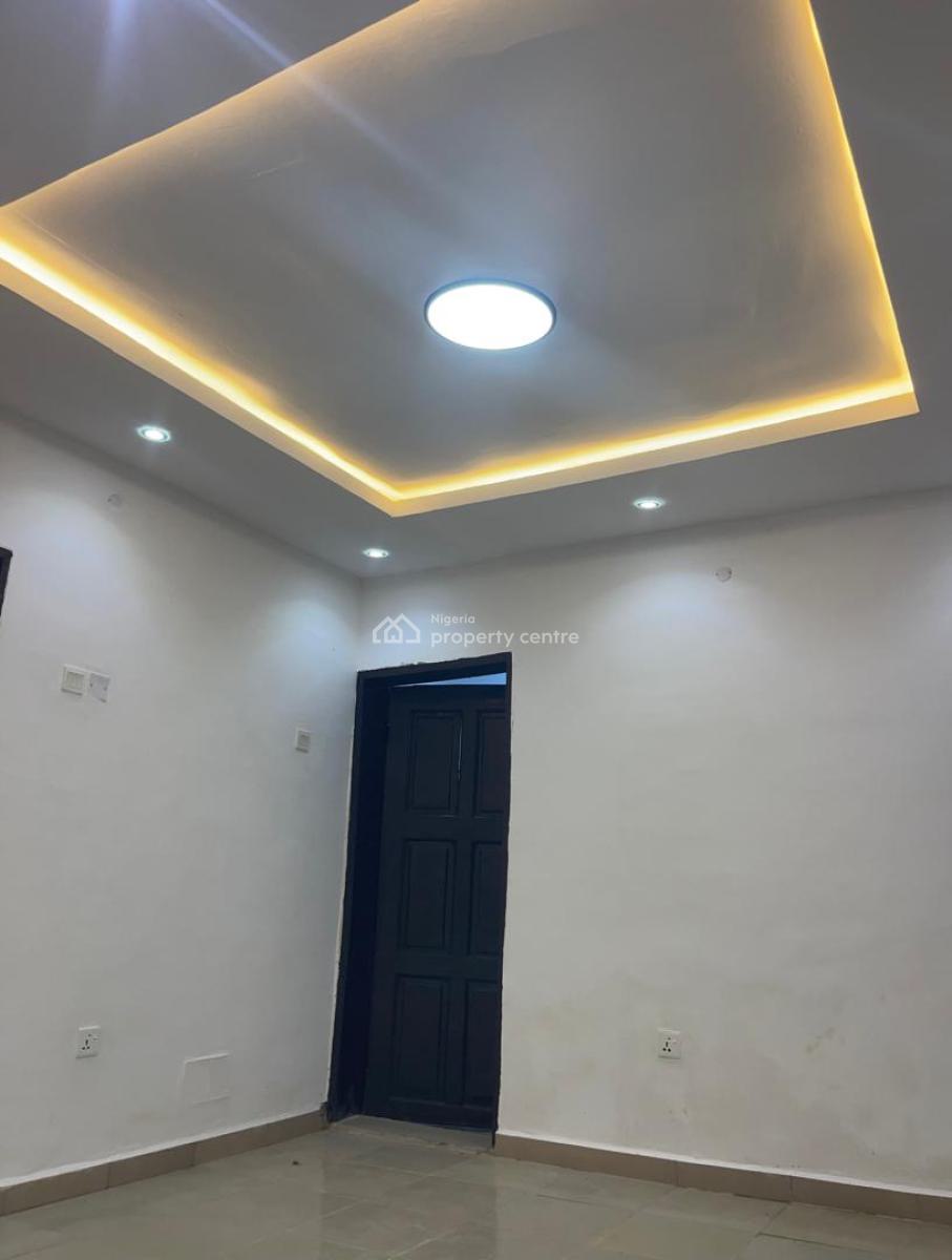 Nicely Renovated 3 Bedrooms Flat, Akoka, Yaba, Lagos, Flat / Apartment for Rent
