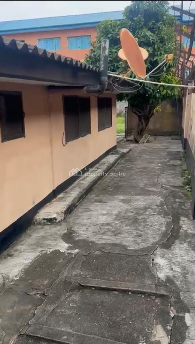Vacant and Spacious Bungalow, Bode Thomas, Surulere, Lagos, Detached Bungalow for Sale