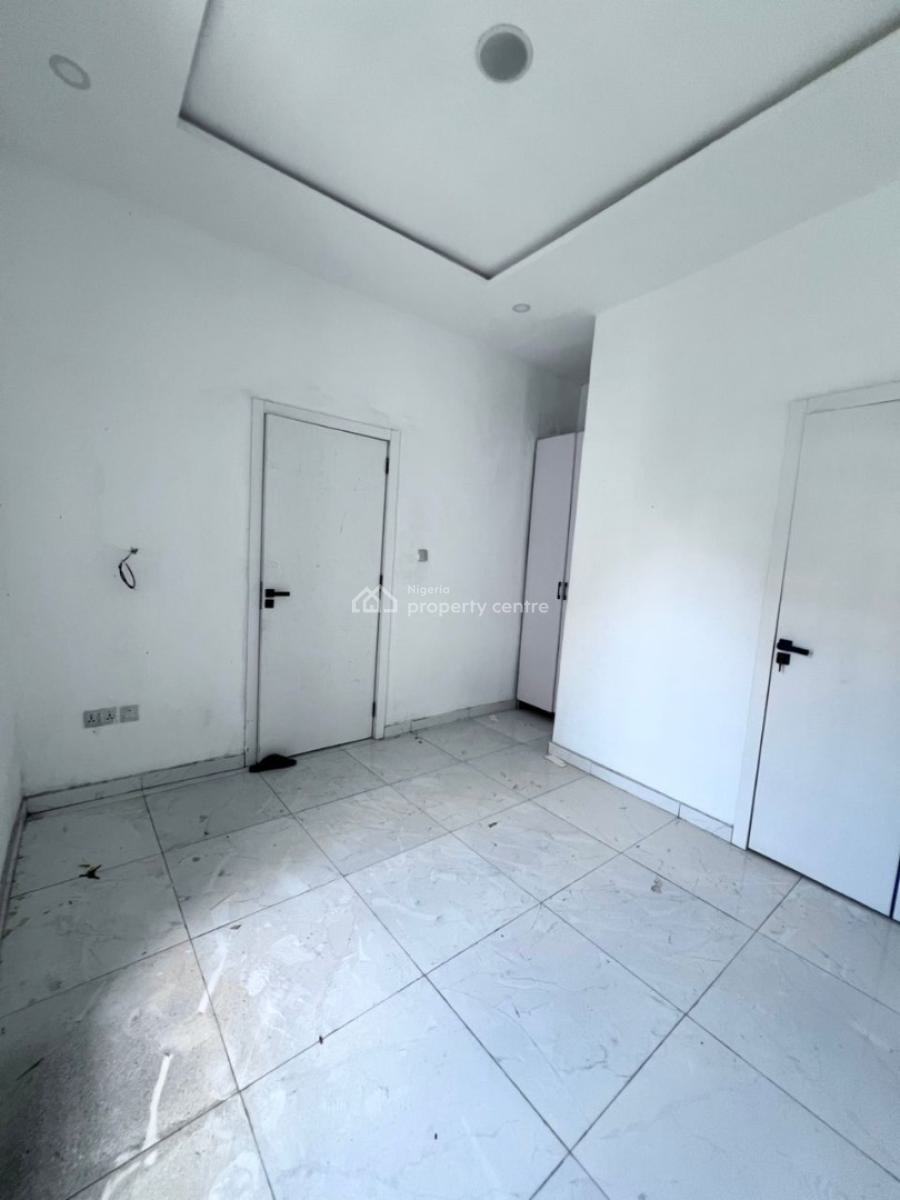 Distress 4 Bedroom Semi Detached Duplex, Chevron, Lekki Phase 2, Lekki, Lagos, Semi-detached Duplex for Sale