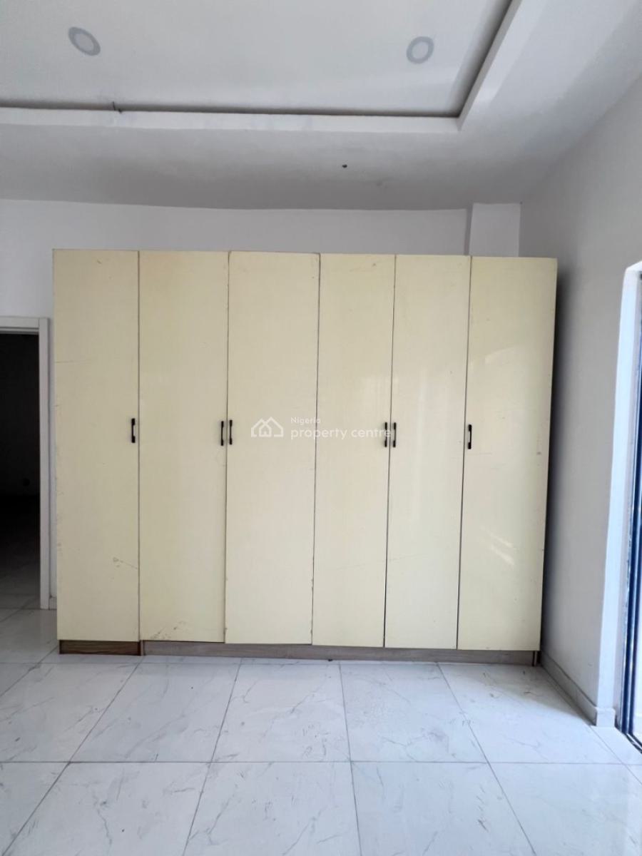Distress 4 Bedroom Semi Detached Duplex, Chevron, Lekki Phase 2, Lekki, Lagos, Semi-detached Duplex for Sale