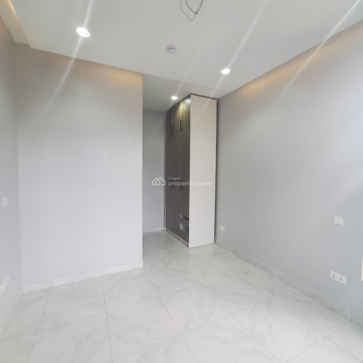 Beautiful  4 Bedroom Maisonette with a Pool, Lekki Phase 1, Lekki, Lagos, Flat / Apartment for Sale