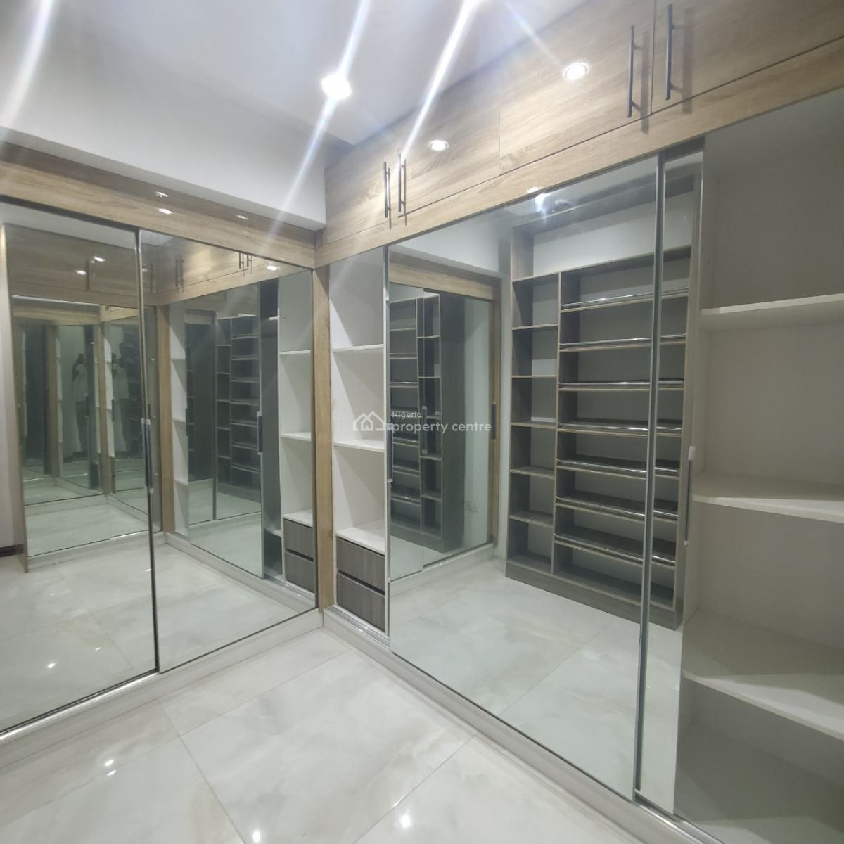 Beautiful  4 Bedroom Maisonette with a Pool, Lekki Phase 1, Lekki, Lagos, Flat / Apartment for Sale
