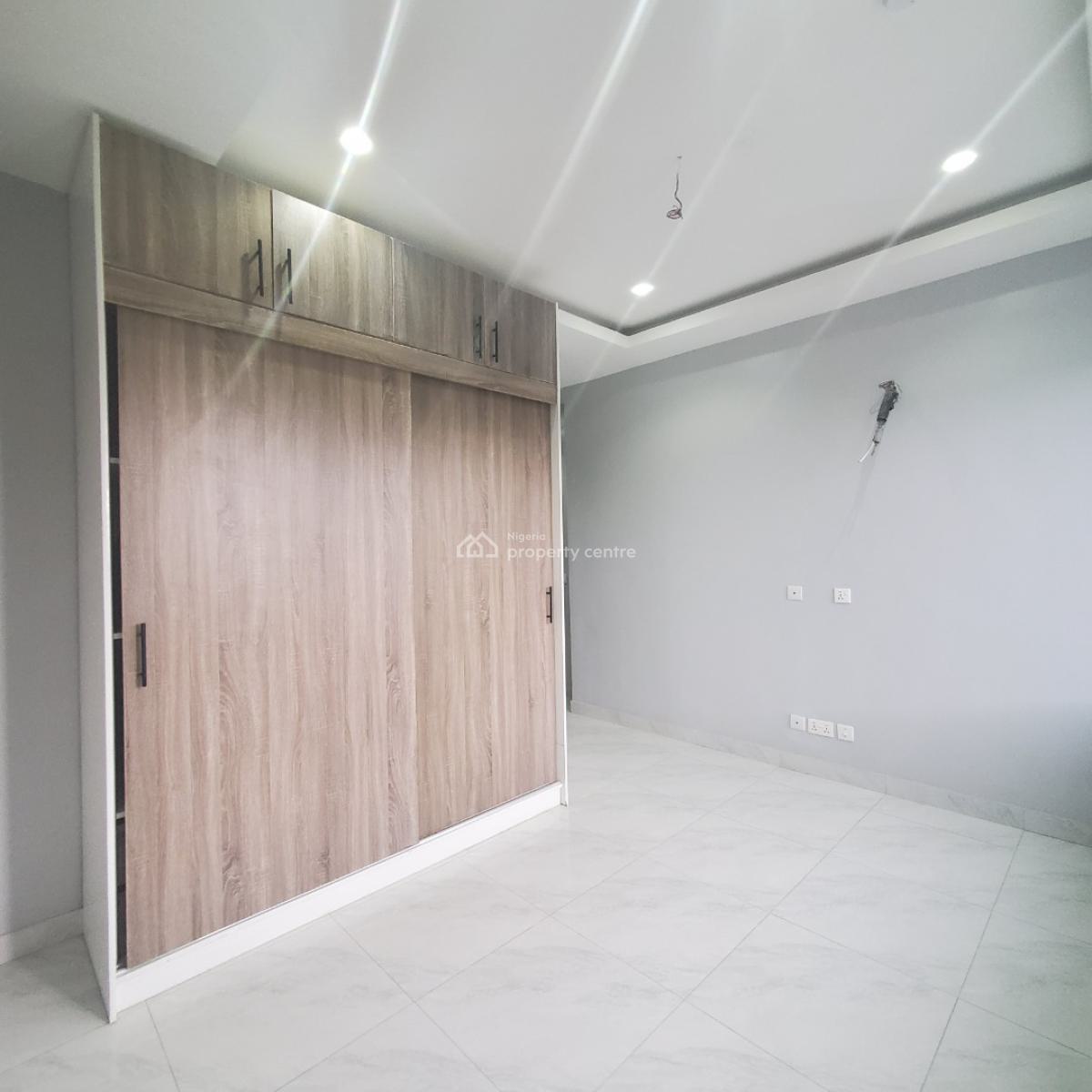 Beautiful  4 Bedroom Maisonette with a Pool, Lekki Phase 1, Lekki, Lagos, Flat / Apartment for Sale