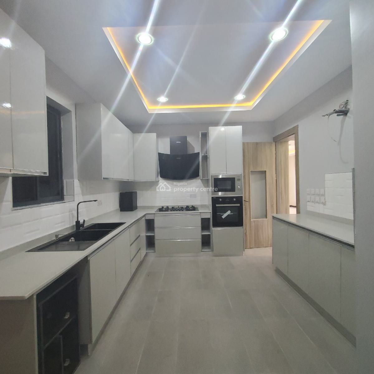 Beautiful  4 Bedroom Maisonette with a Pool, Lekki Phase 1, Lekki, Lagos, Flat / Apartment for Sale