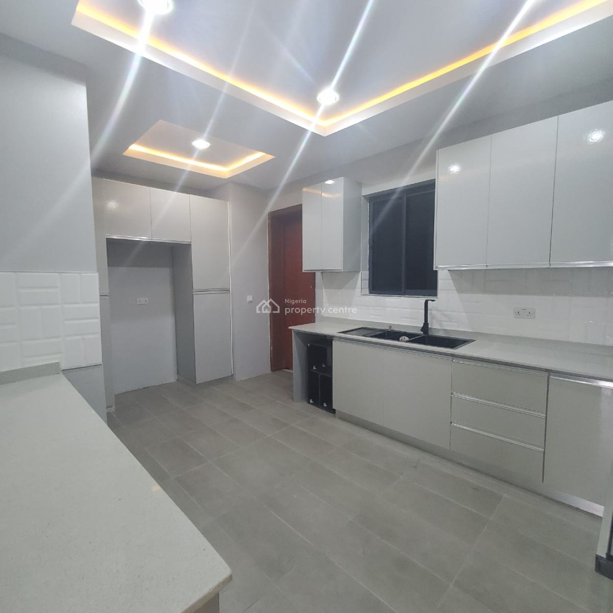 Beautiful  4 Bedroom Maisonette with a Pool, Lekki Phase 1, Lekki, Lagos, Flat / Apartment for Sale