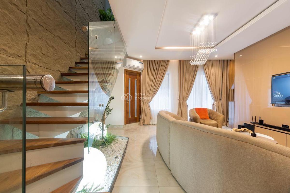 Luxury 1 Bedroom Apartment with 3 Balconies and Other Top Notch Amenit, Lekki Phase 1, Lekki, Lagos, Flat / Apartment Short Let