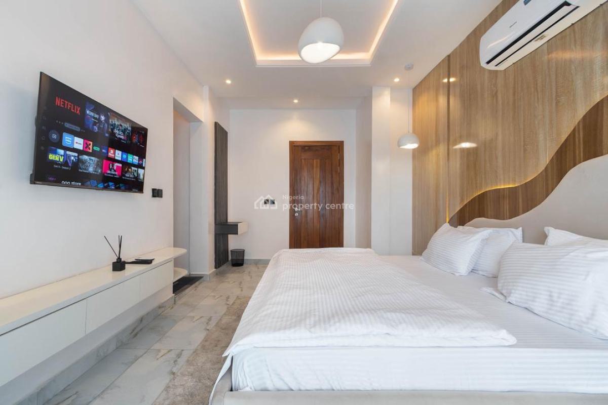 Luxury 1 Bedroom Apartment with 3 Balconies and Other Top Notch Amenit, Lekki Phase 1, Lekki, Lagos, Flat / Apartment Short Let