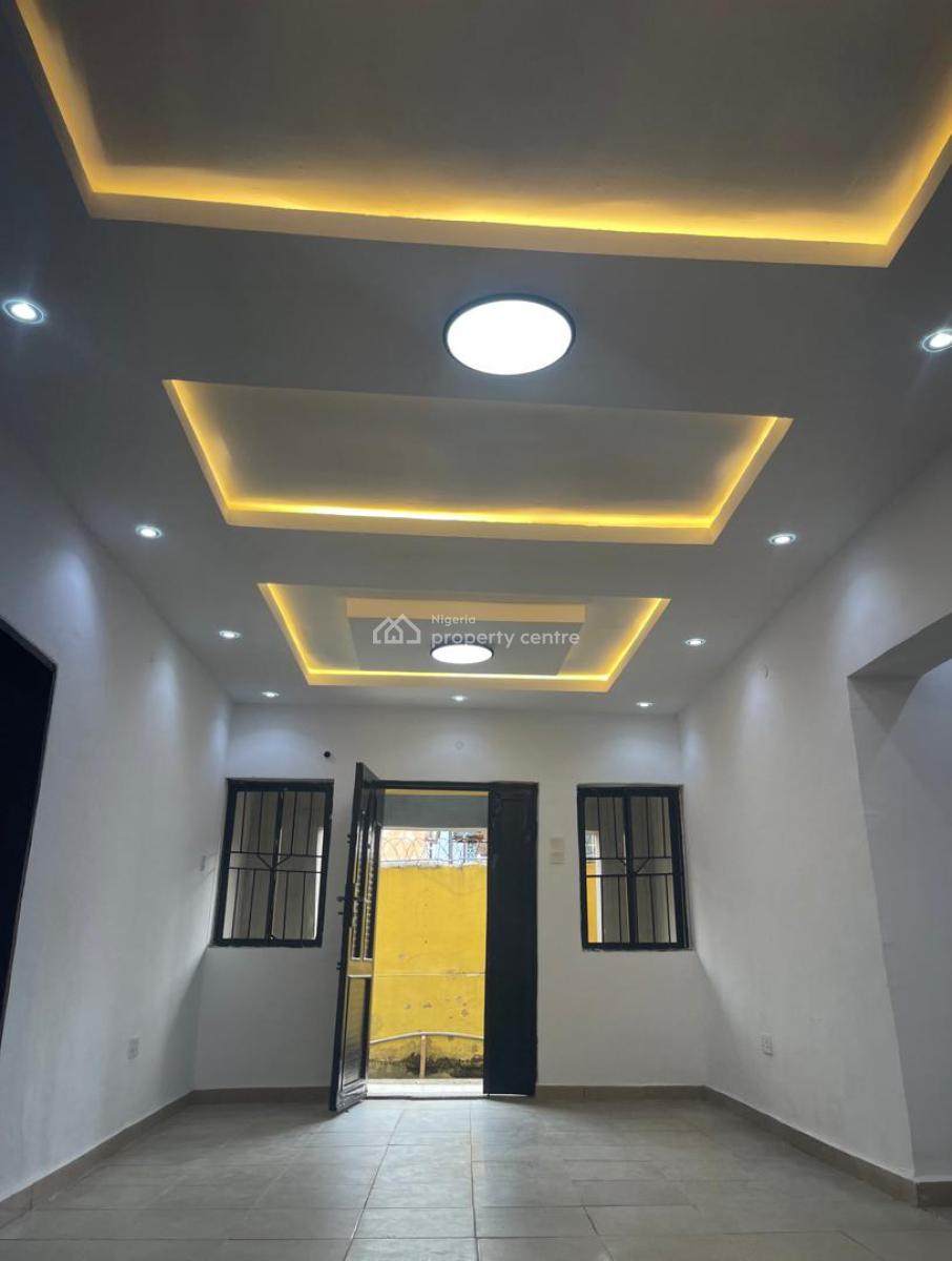 Brazil 3bd Flat, Akoka By Pako Chemist, Akoka, Yaba, Lagos, Flat / Apartment for Rent