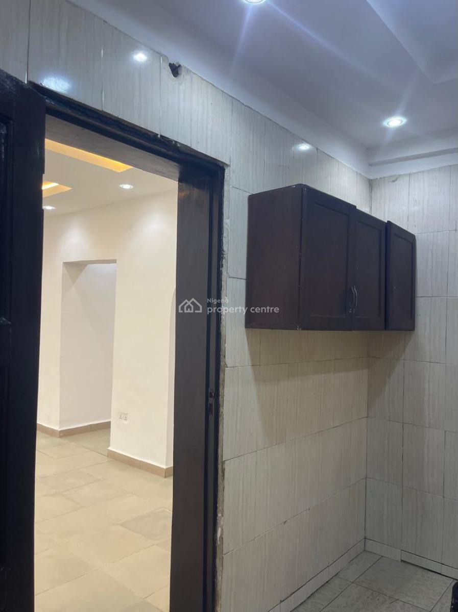 Brazil 3bd Flat, Akoka By Pako Chemist, Akoka, Yaba, Lagos, Flat / Apartment for Rent