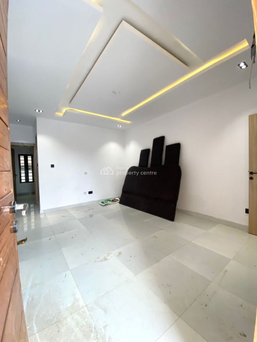 an Executive Two Bedroom Flat, Crest View Estate Besides Blenco Mall Ajah Lekki Phase2, Lekki, Lagos, Flat / Apartment for Rent