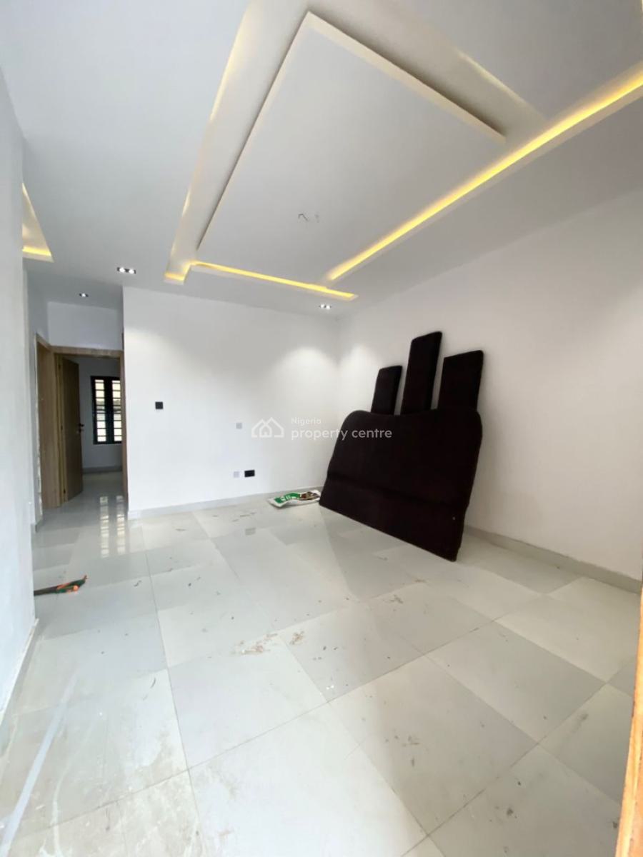 an Executive Two Bedroom Flat, Crest View Estate Besides Blenco Mall Ajah Lekki Phase2, Lekki, Lagos, Flat / Apartment for Rent