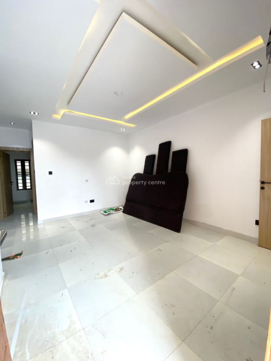 an Executive Two Bedroom Flat, Crest View Estate Besides Blenco Mall Ajah Lekki Phase2, Lekki, Lagos, Flat / Apartment for Rent