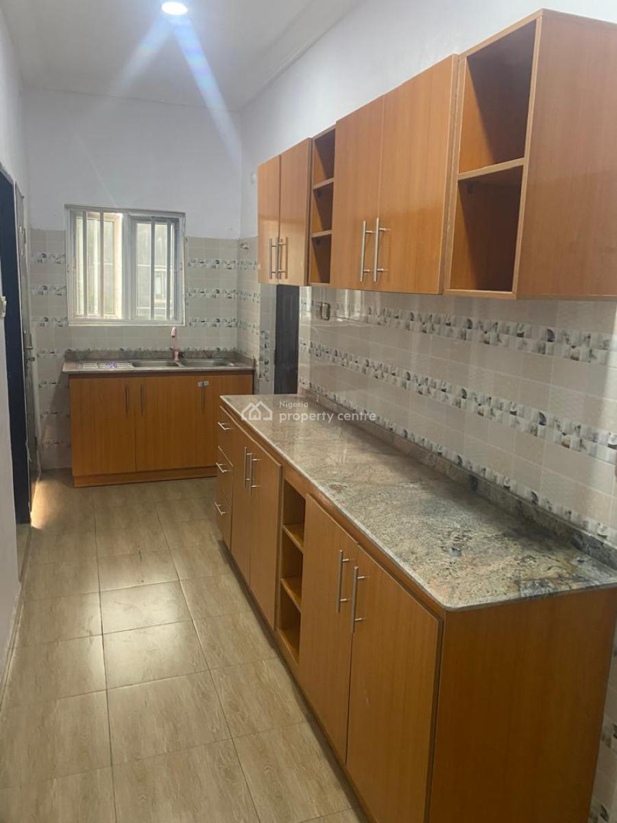 Spacious 3 Bedrooms Flat / Apartment, Mercy Land Estate, By Magodo Phase 1, Magodo, Lagos, Flat / Apartment for Rent