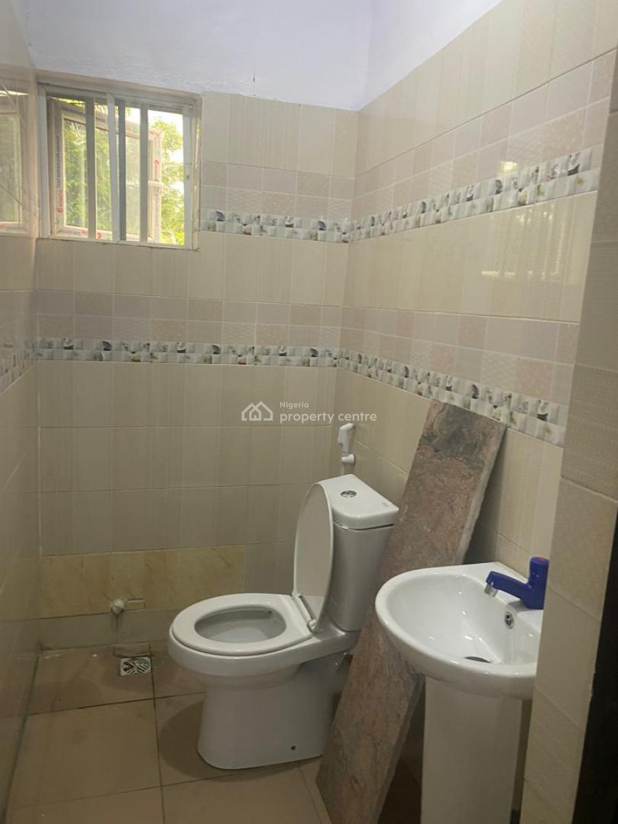Spacious 3 Bedrooms Flat / Apartment, Mercy Land Estate, By Magodo Phase 1, Magodo, Lagos, Flat / Apartment for Rent