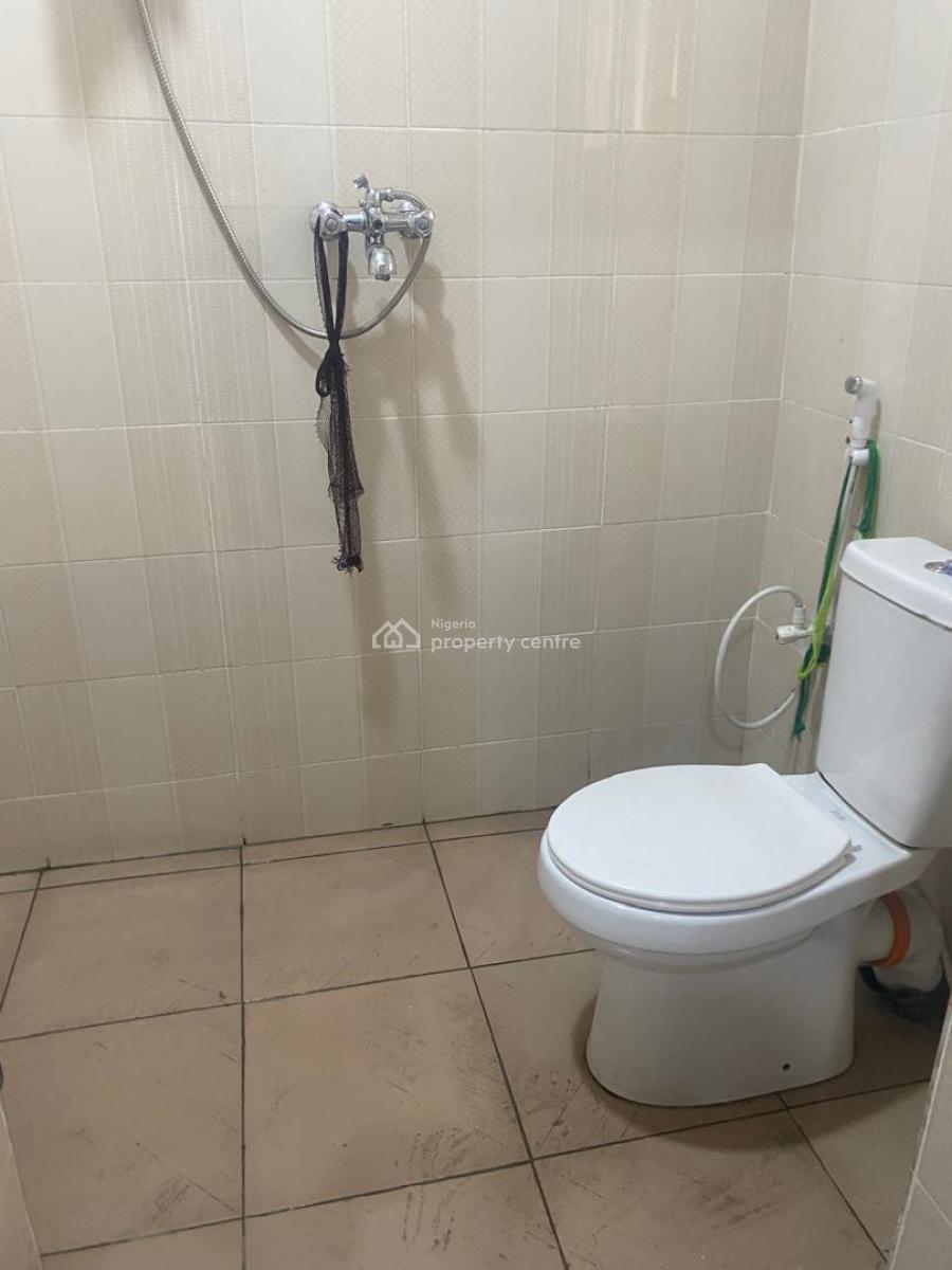 Spacious 3 Bedrooms Flat / Apartment, Mercy Land Estate, By Magodo Phase 1, Magodo, Lagos, Flat / Apartment for Rent