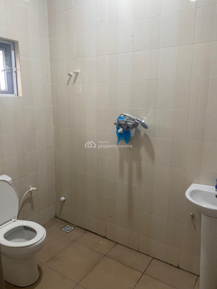 Spacious 3 Bedrooms Flat / Apartment, Mercy Land Estate, By Magodo Phase 1, Magodo, Lagos, Flat / Apartment for Rent