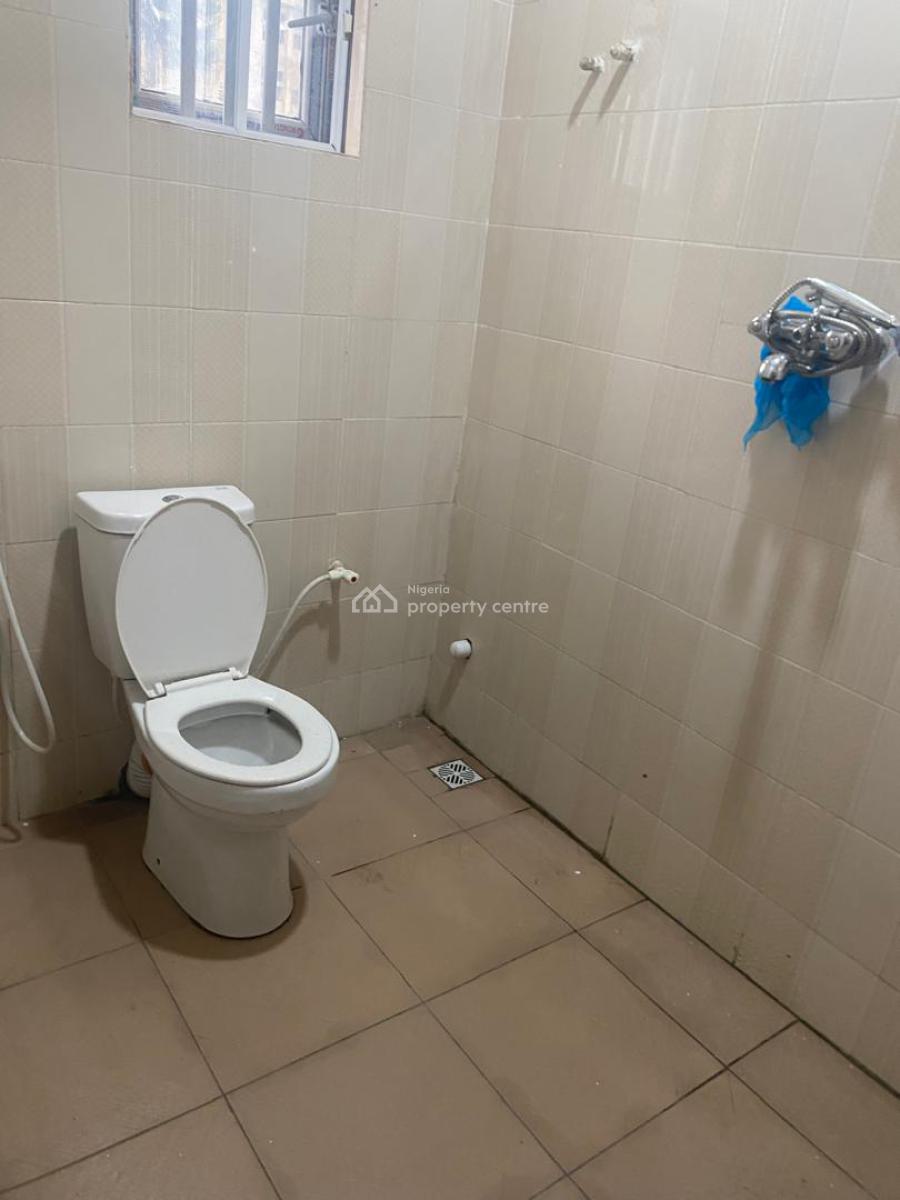 Spacious 3 Bedrooms Flat / Apartment, Mercy Land Estate, By Magodo Phase 1, Magodo, Lagos, Flat / Apartment for Rent