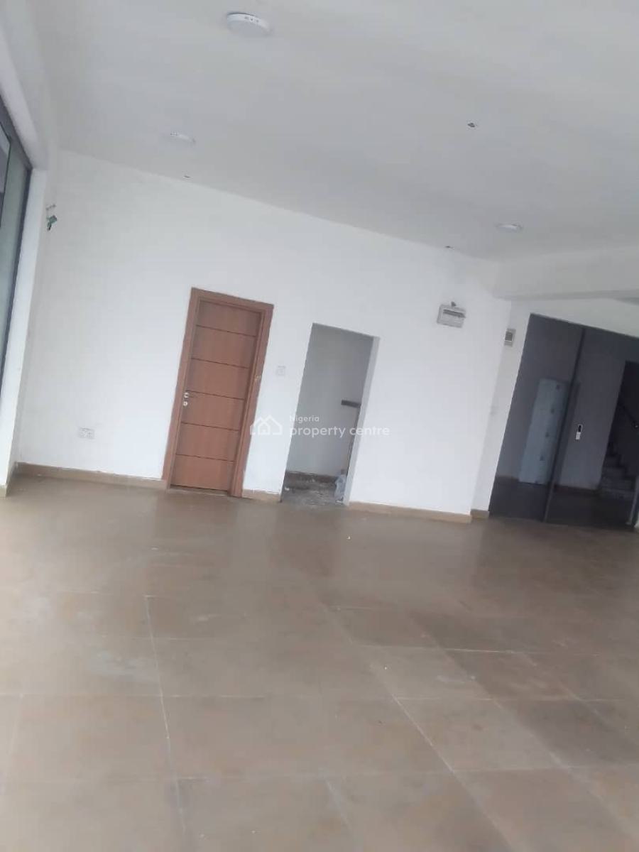 Open Plan Shop/ Office Space Measuring 98sqm, Lekki Phase 1, Lekki, Lagos, Plaza / Complex / Mall for Sale