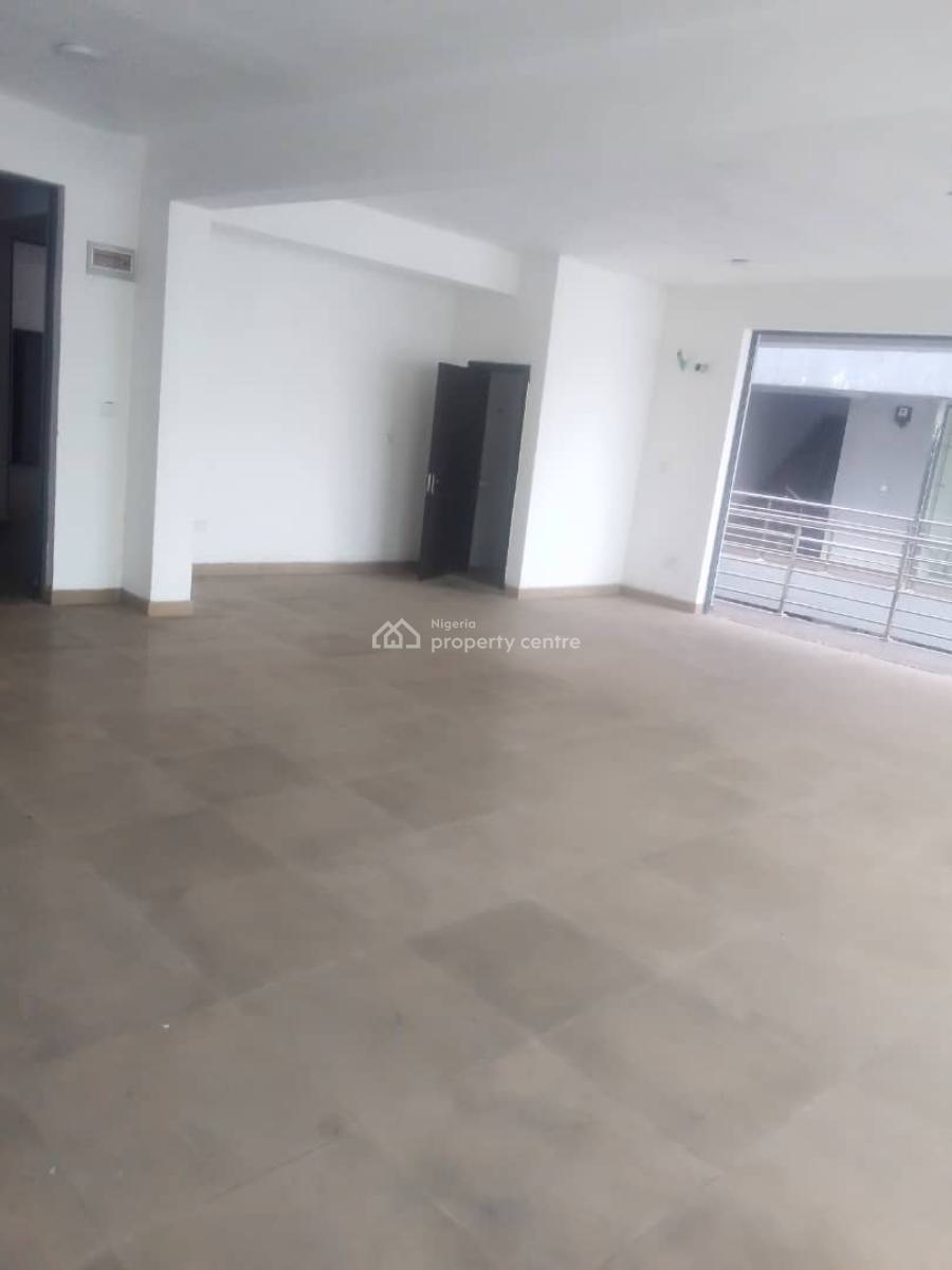 Open Plan Shop/ Office Space Measuring 98sqm, Lekki Phase 1, Lekki, Lagos, Plaza / Complex / Mall for Sale