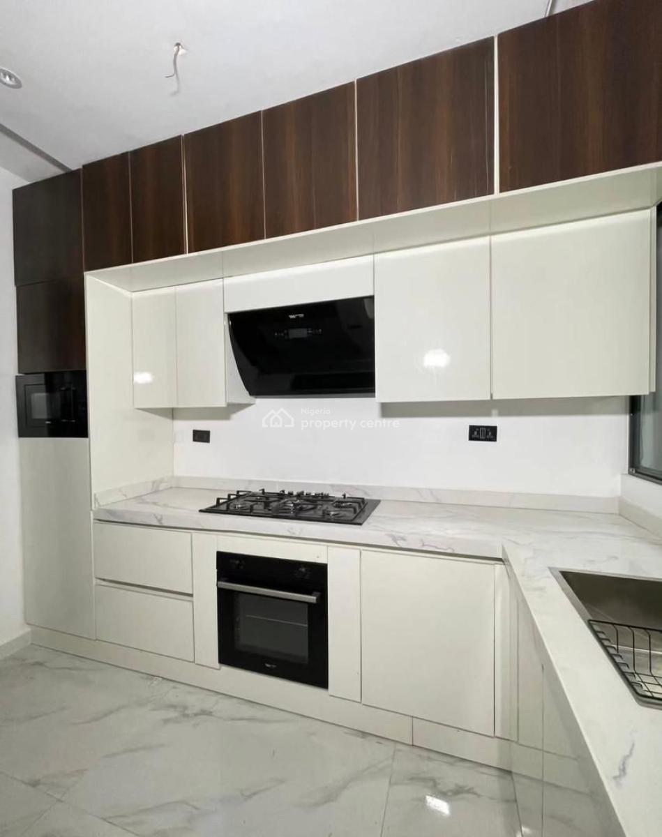 Spacious 3 Bedroom Apartment with Bq, Lekki Phase 1, Lekki, Lagos, Flat / Apartment for Sale