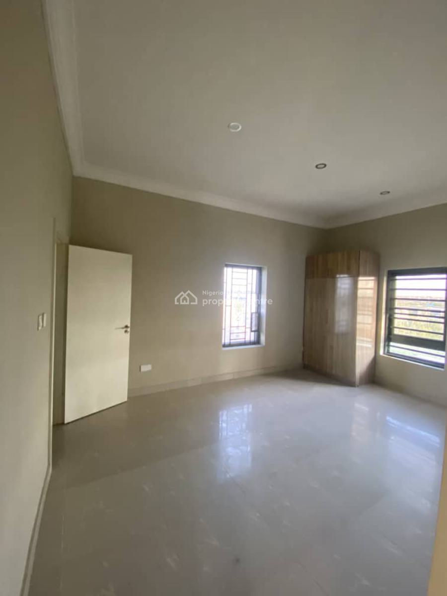Nice 3 Bedroom Flat, Megamound Estate Off Lekki County Road, Ikota, Lekki, Lagos, Flat / Apartment for Rent