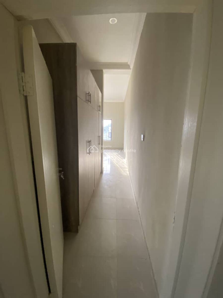 Nice 3 Bedroom Flat, Megamound Estate Off Lekki County Road, Ikota, Lekki, Lagos, Flat / Apartment for Rent